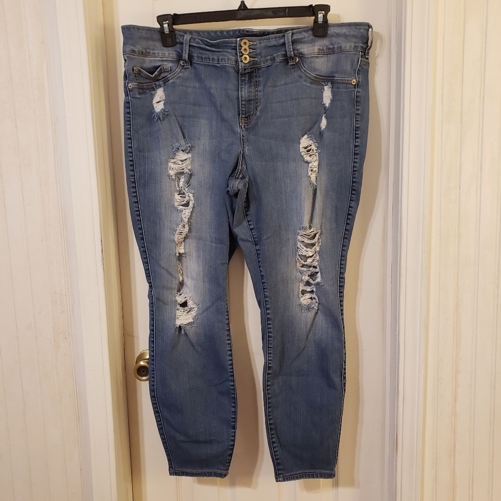 Torrid Premium Stretch | Destroyed Jegging | 24R
